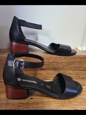 Remonte Black Leather Ankle-Strap Low Block Heel Sandals with Brown Stacked Heel